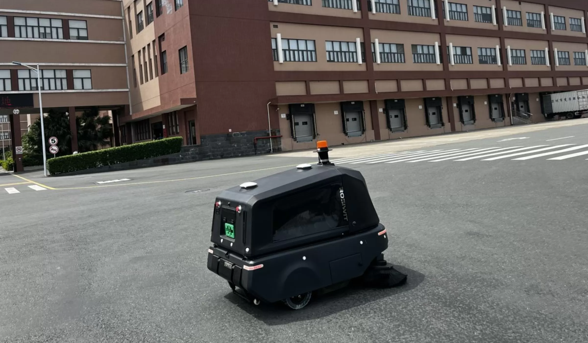 warehouse floor cleaning machine