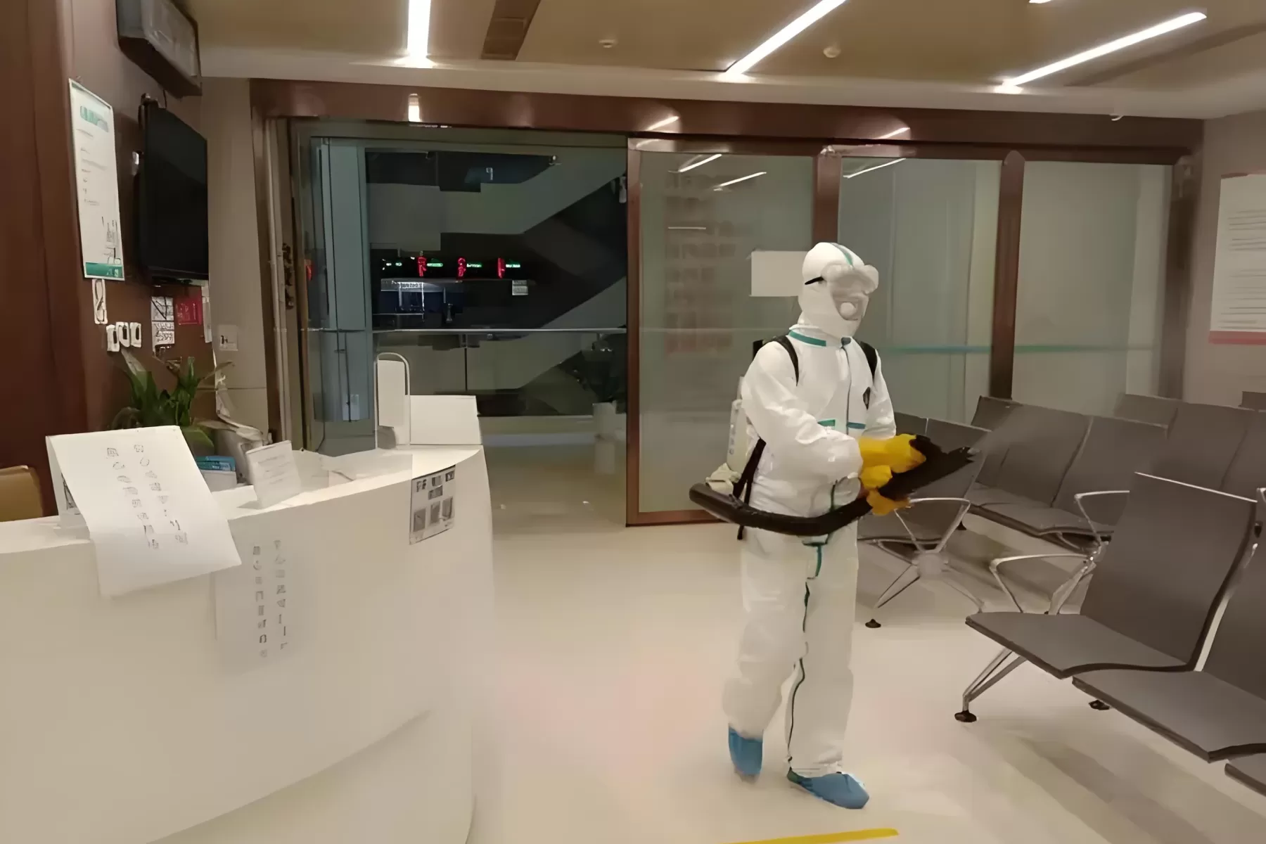 hospital robot cleaner
